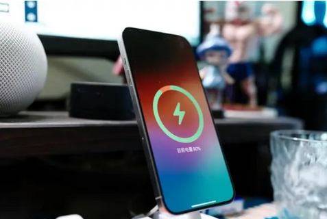 皋兰苹果15换屏服务分享用什么充电器给iPhone15充电更好 